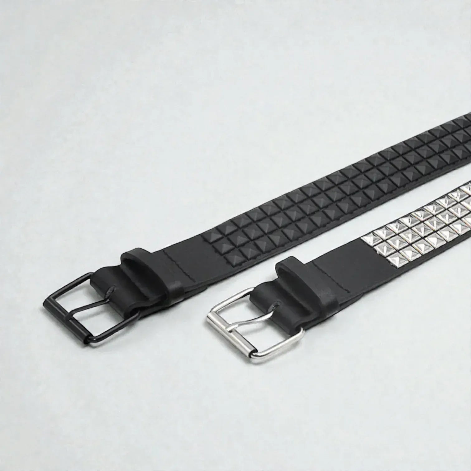 Ceinture cloutée femme avec rivets pyramidaux audacieux