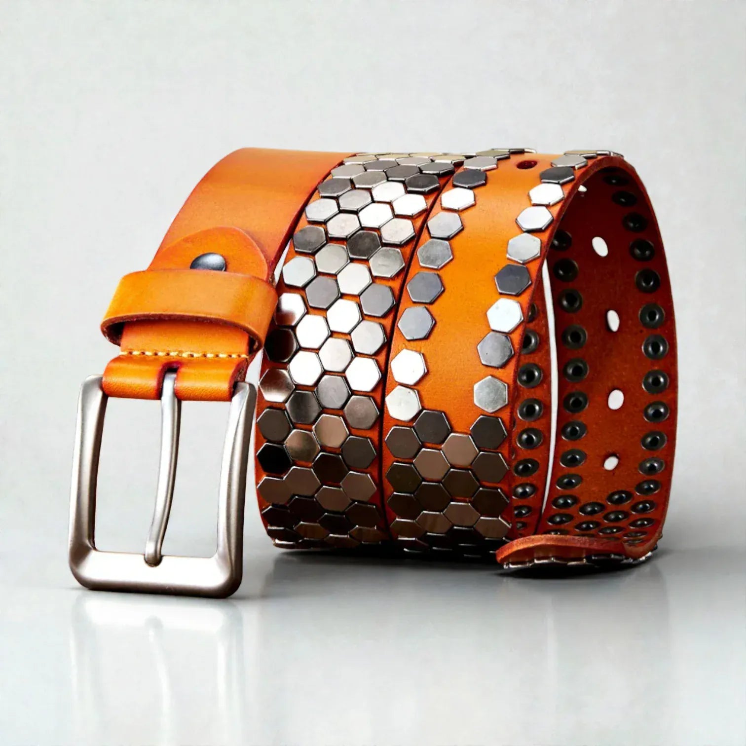 Ceinture cloutée homme en cuir avec finition géométrique