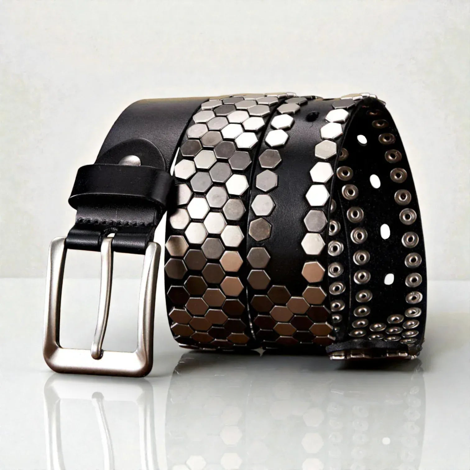 Ceinture cloutée homme en cuir avec finition géométrique