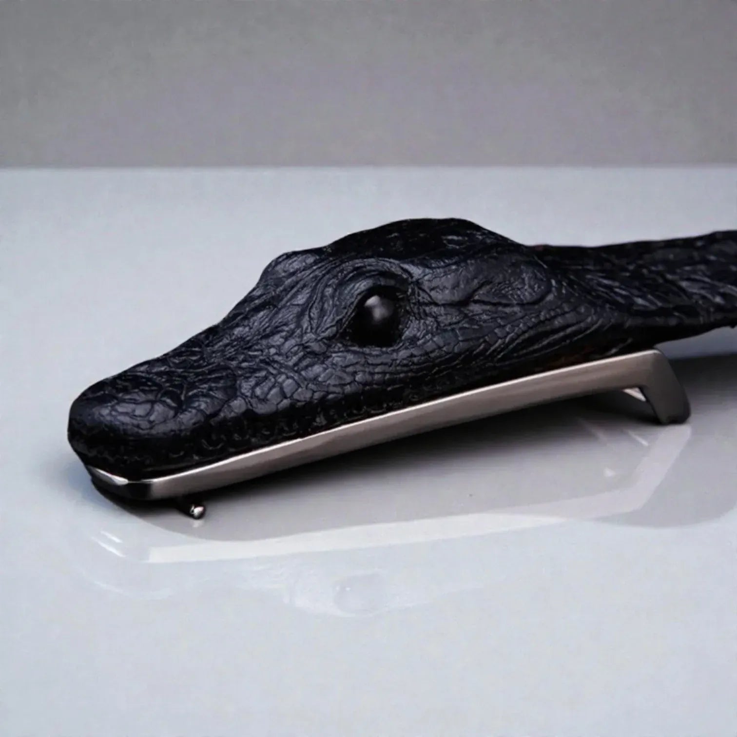 Ceinture crocodile homme en cuir avec boucle en relief