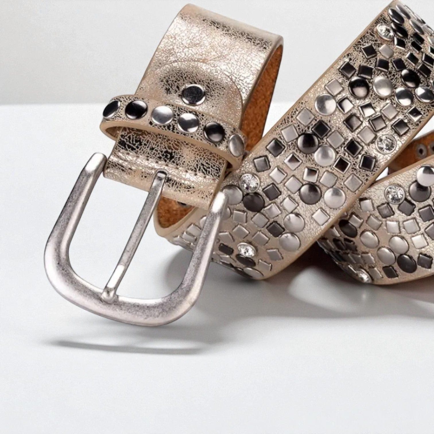 Ceinture pour femme en cuir avec rivets géométriques argentés