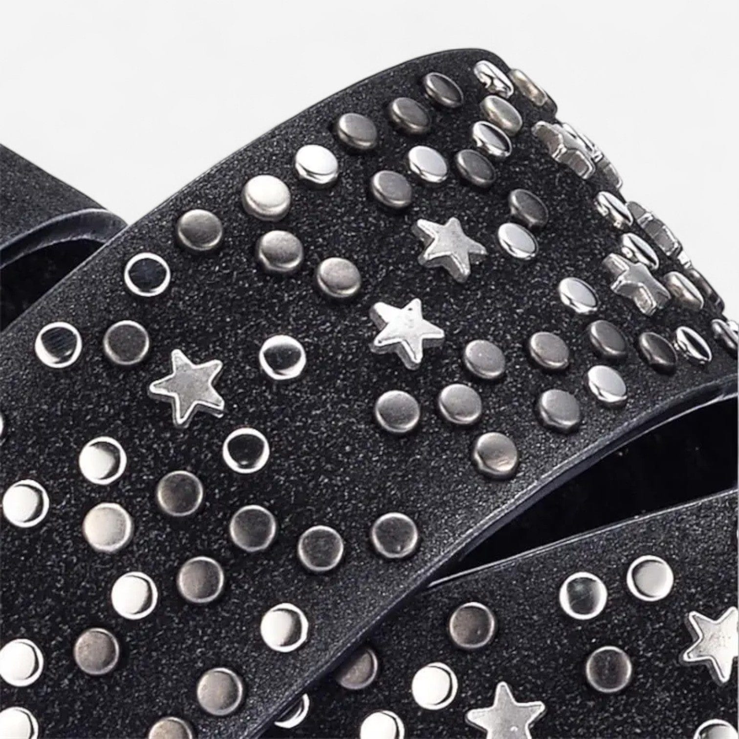 Ceinture pour femme en cuir avec détails métalliques ornée d'étoiles