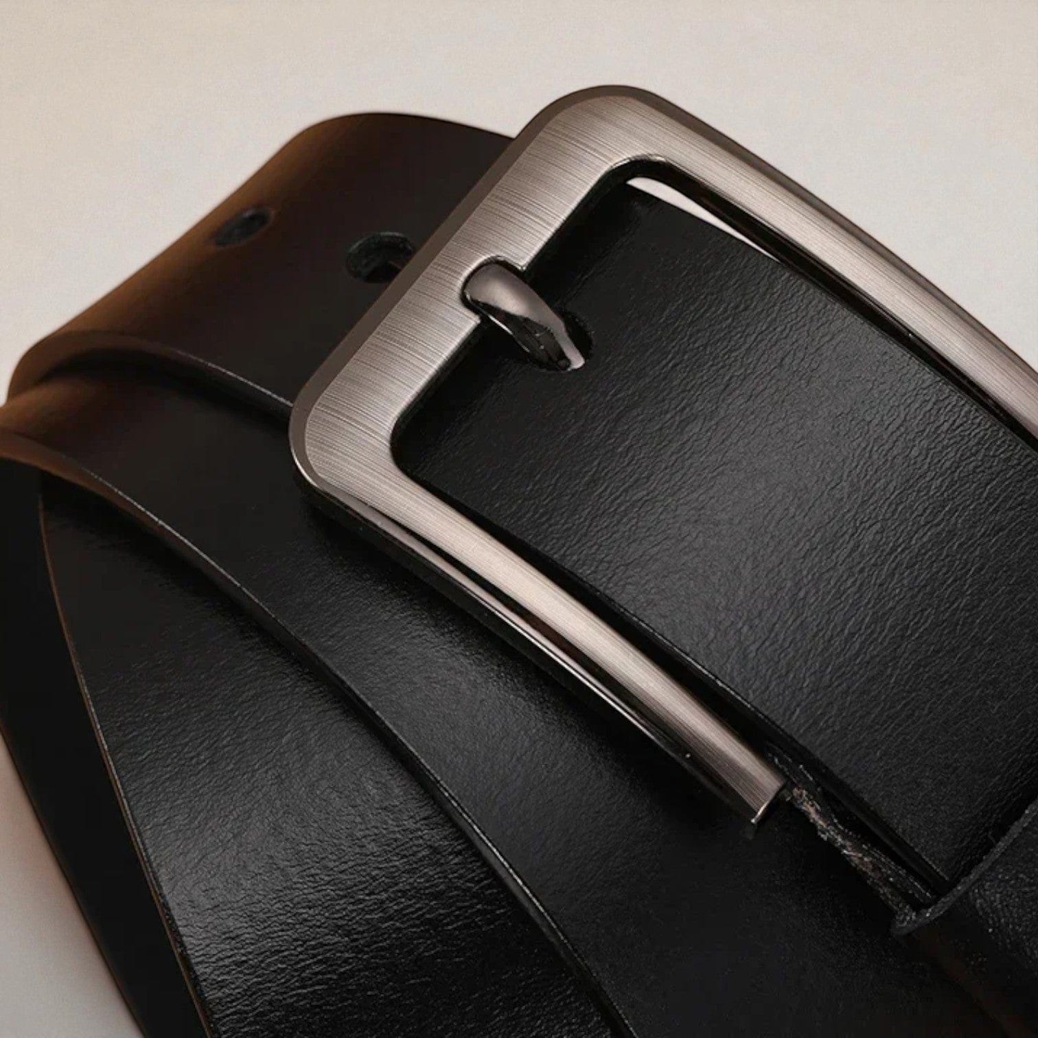Ceinture pour homme en cuir souple avec couture robuste