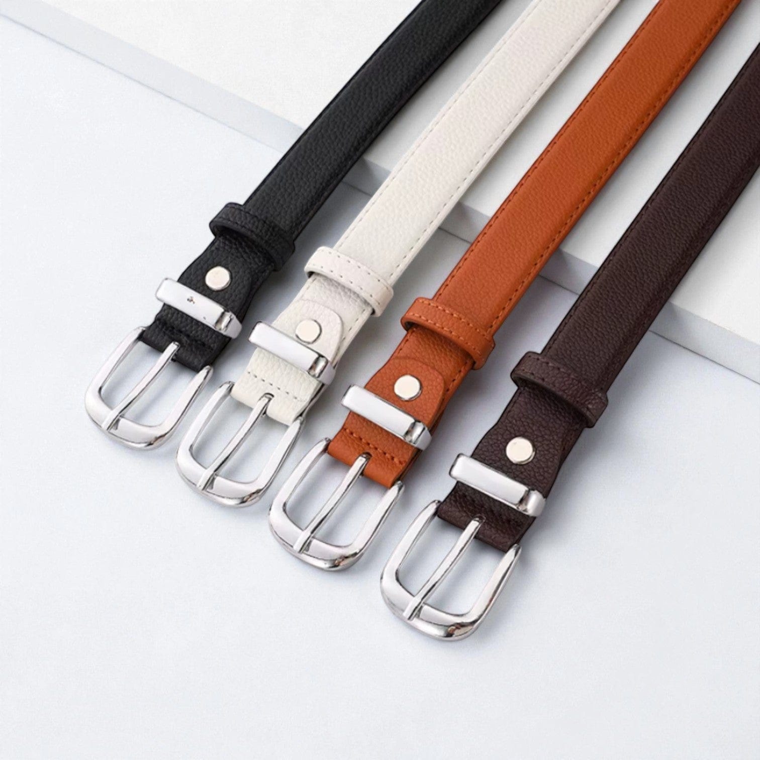 Ceinture pour femme grainée avec boucle dorée et style chic