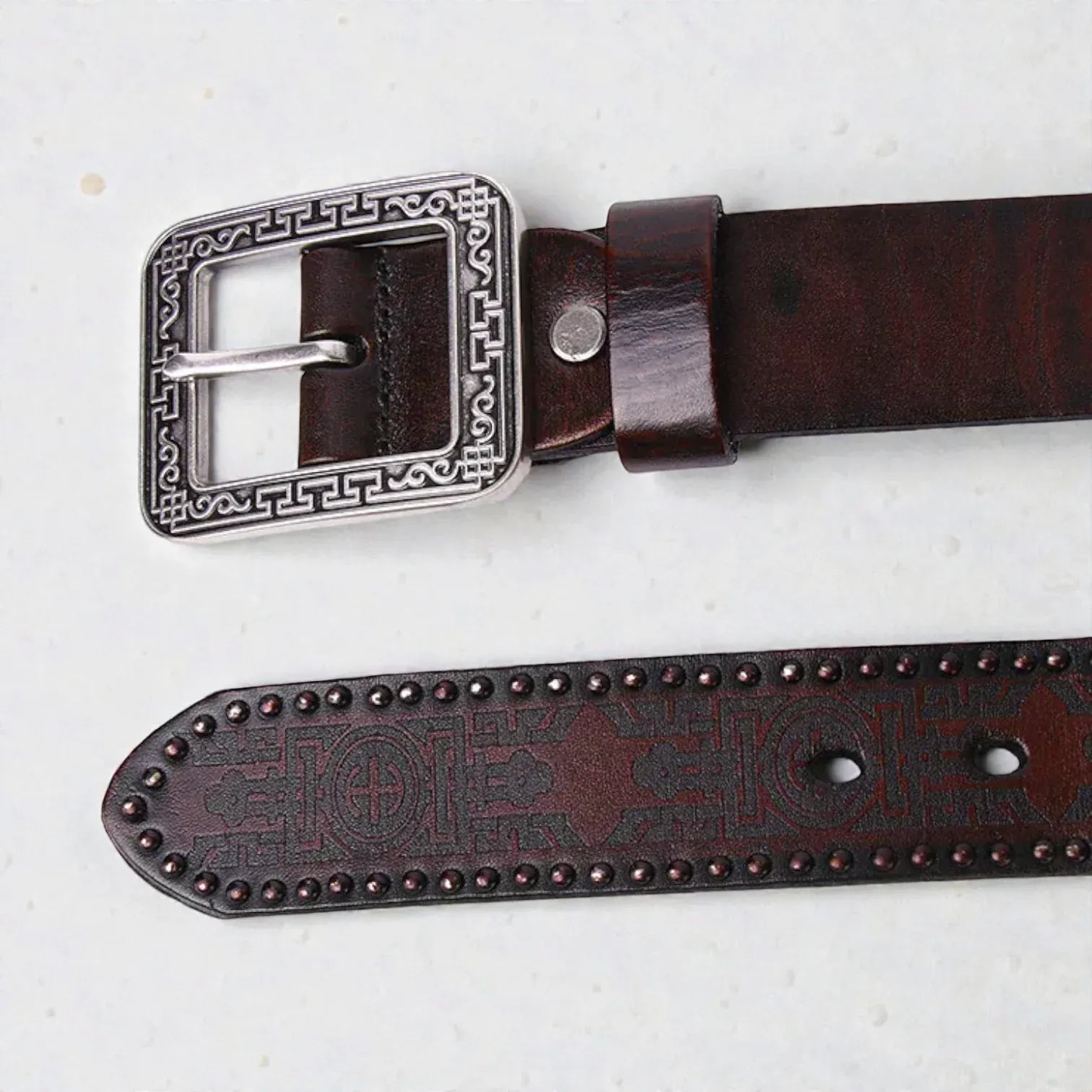 Ceinture pour homme boucle gravée cuir robuste style vintage
