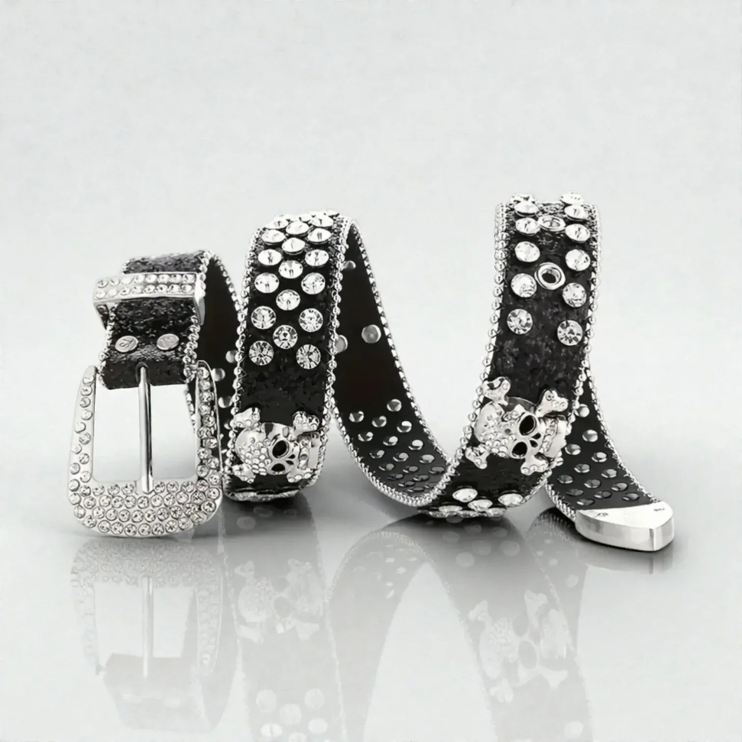 Ceinture tête de mort femme avec strass brillants et design audacieux
