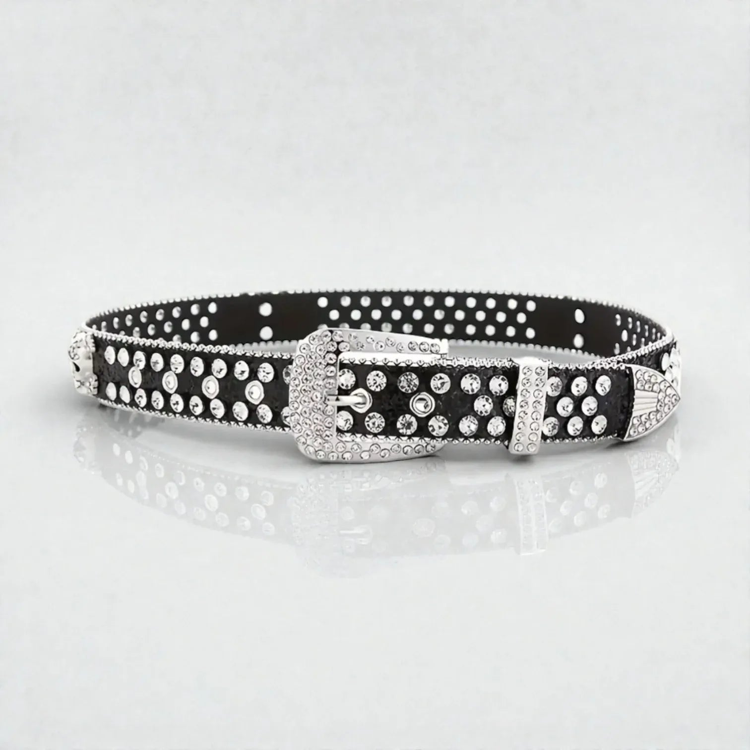 Ceinture tête de mort femme avec strass brillants et design audacieux