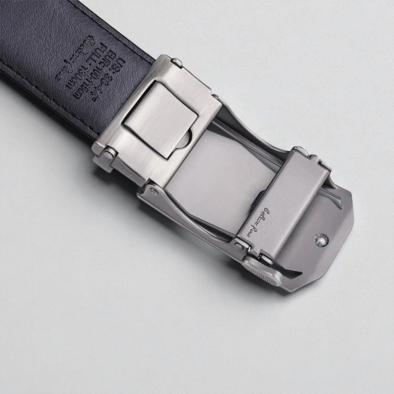 Ceinture automatique pour homme avec boucle a cliquet finition chromée