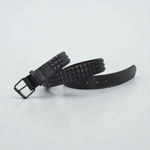 Ceinture cloutée femme avec rivets pyramidaux audacieux