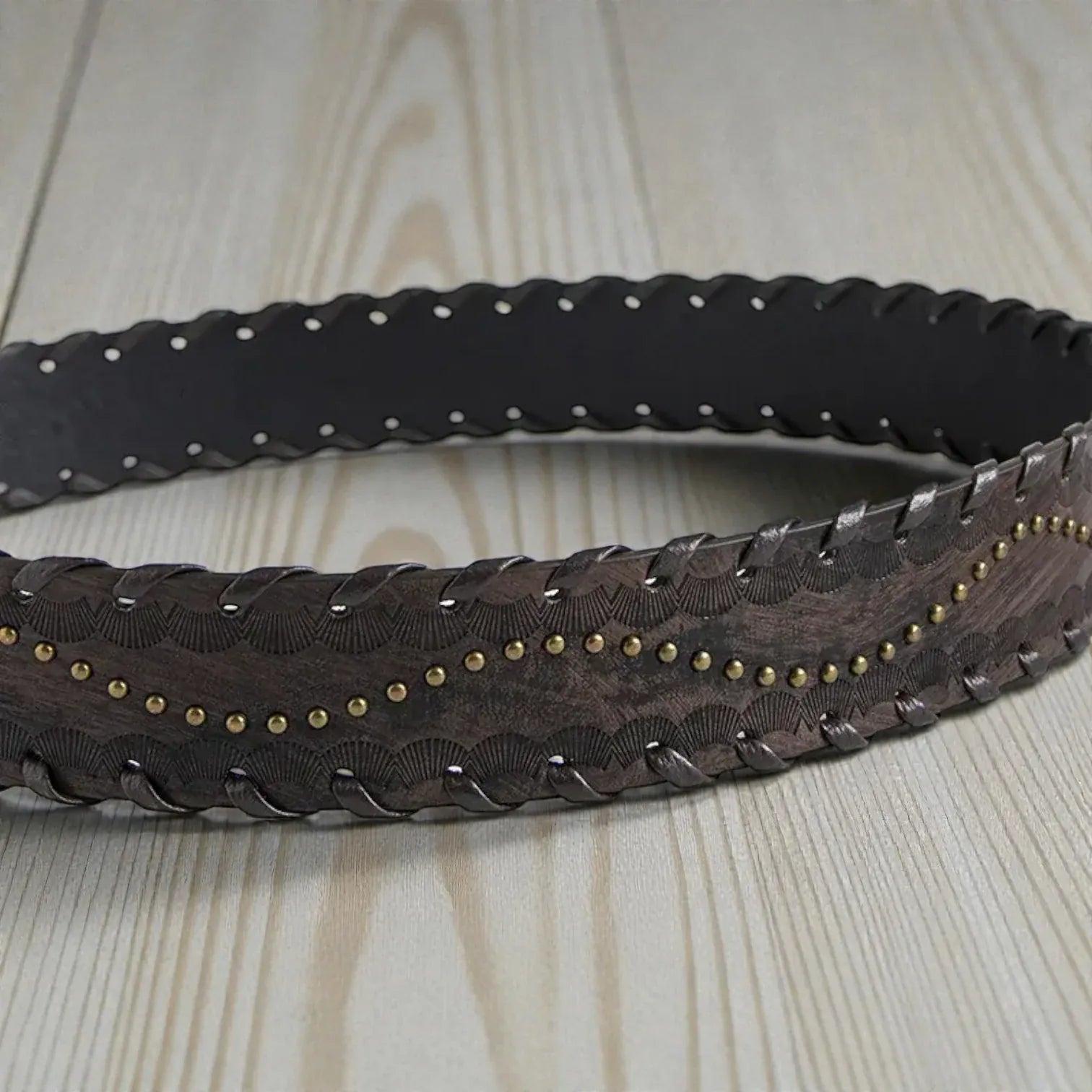 Ceinture cuir clouté femme effet embossé