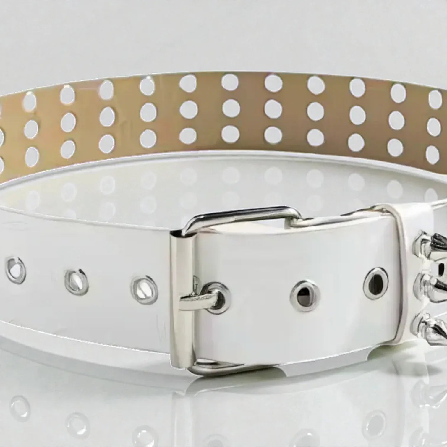 Ceinture cloutée femme punk avec œillets en métal