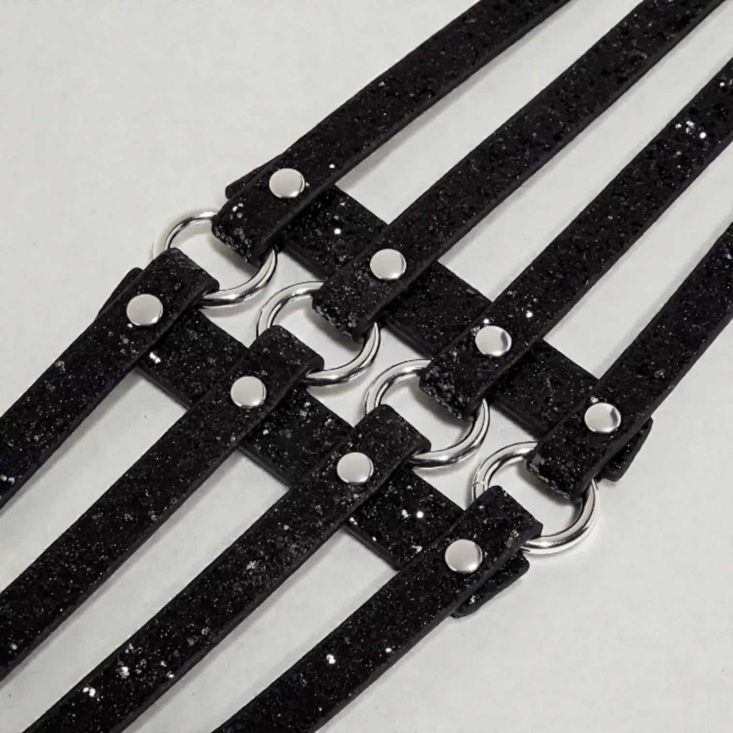 Ceinture pour femme dorée avec 4 rangées de boucles et largeur 10 cm