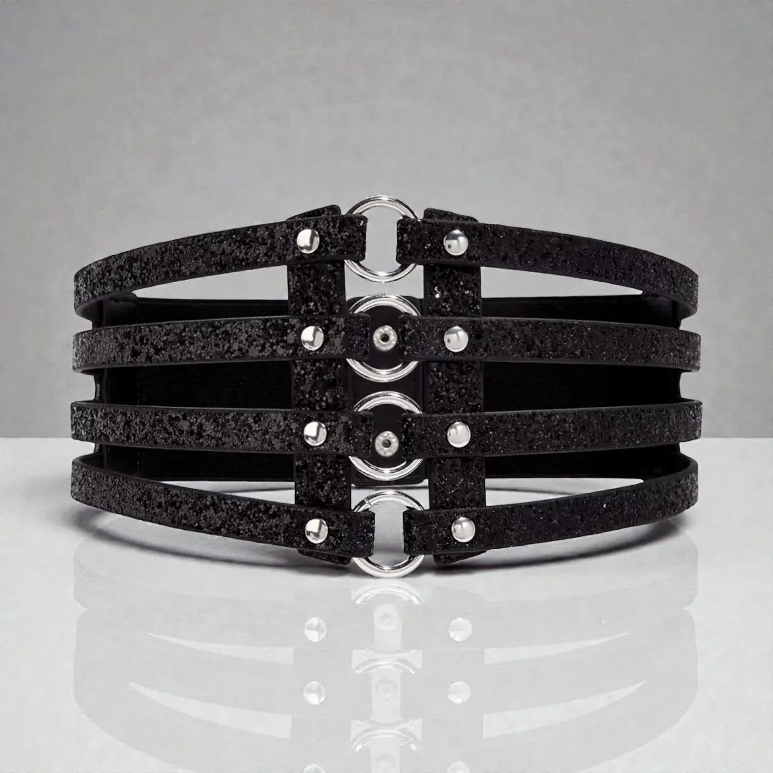 Ceinture pour femme dorée avec 4 rangées de boucles et largeur 10 cm