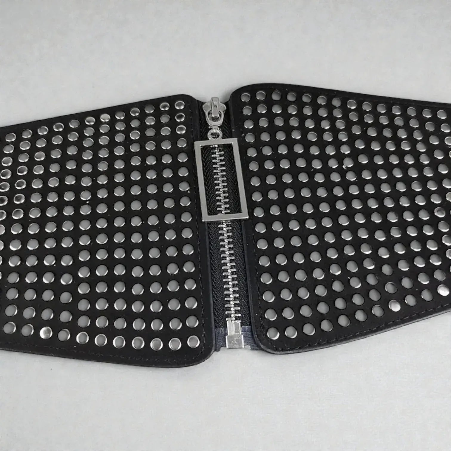 Ceinture pour femme gothique avec zip et clous
