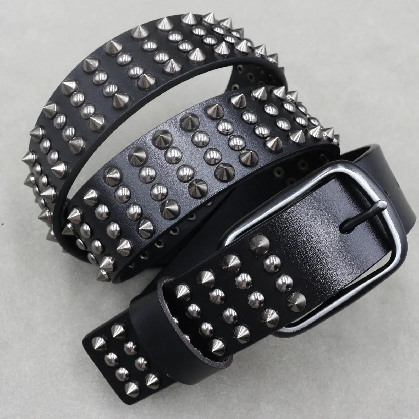 Ceinture cuir avec rivets métalliques au design rock
