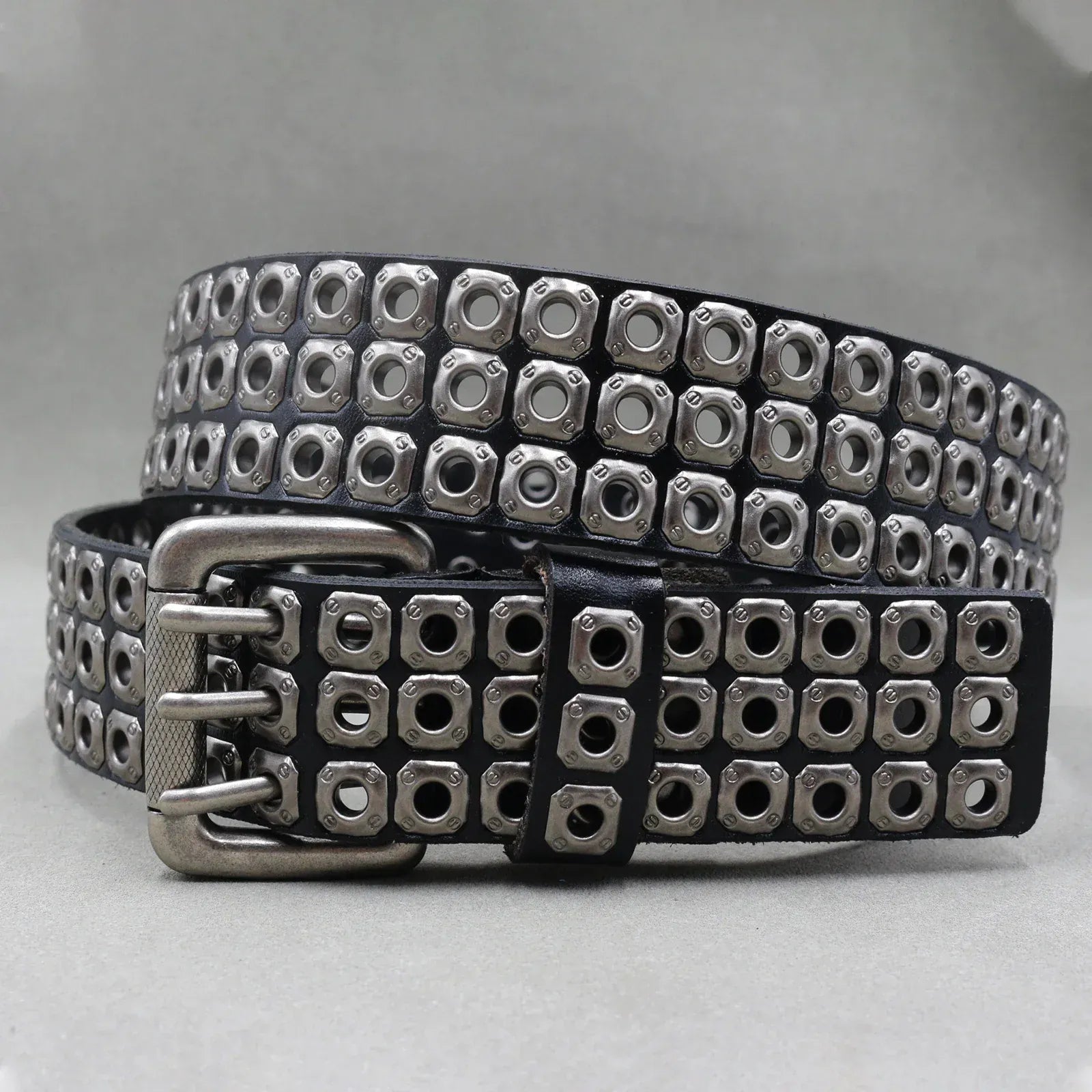 Ceinture cuir avec rivets métalliques au design rock