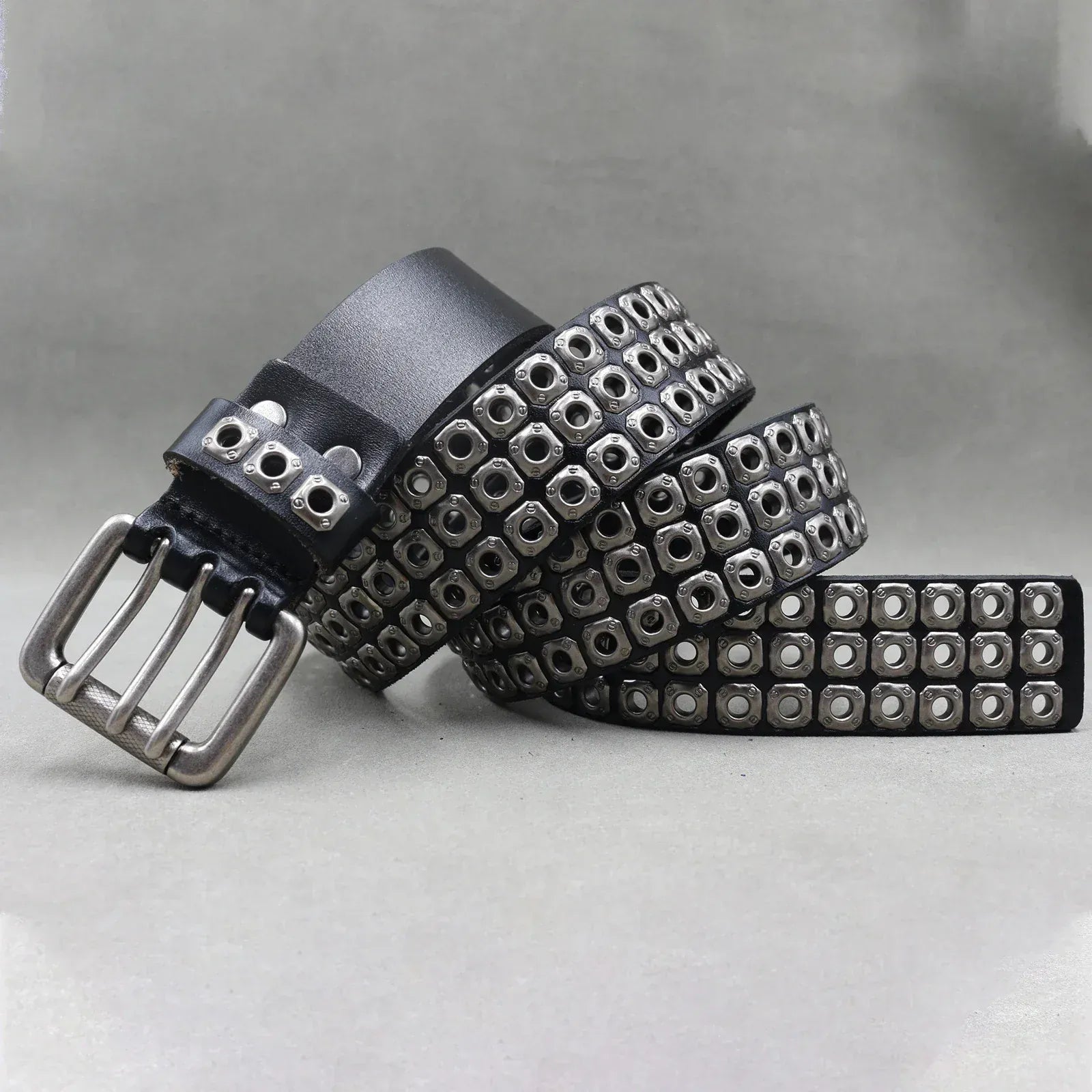 Ceinture cuir avec rivets métalliques au design rock
