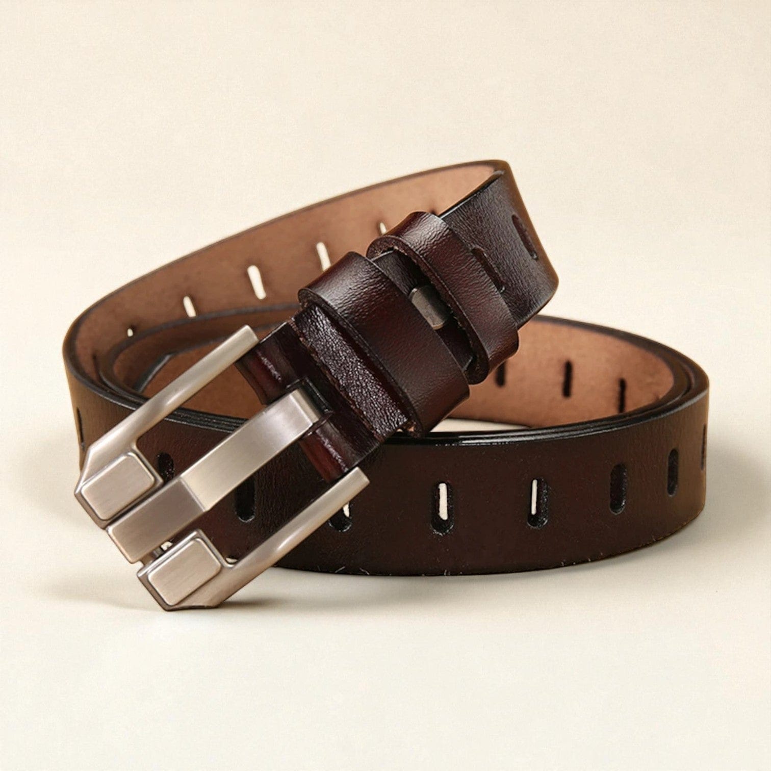 Ceinture pour femme en cuir avec perforations oblongues et boucle rectangulaire
