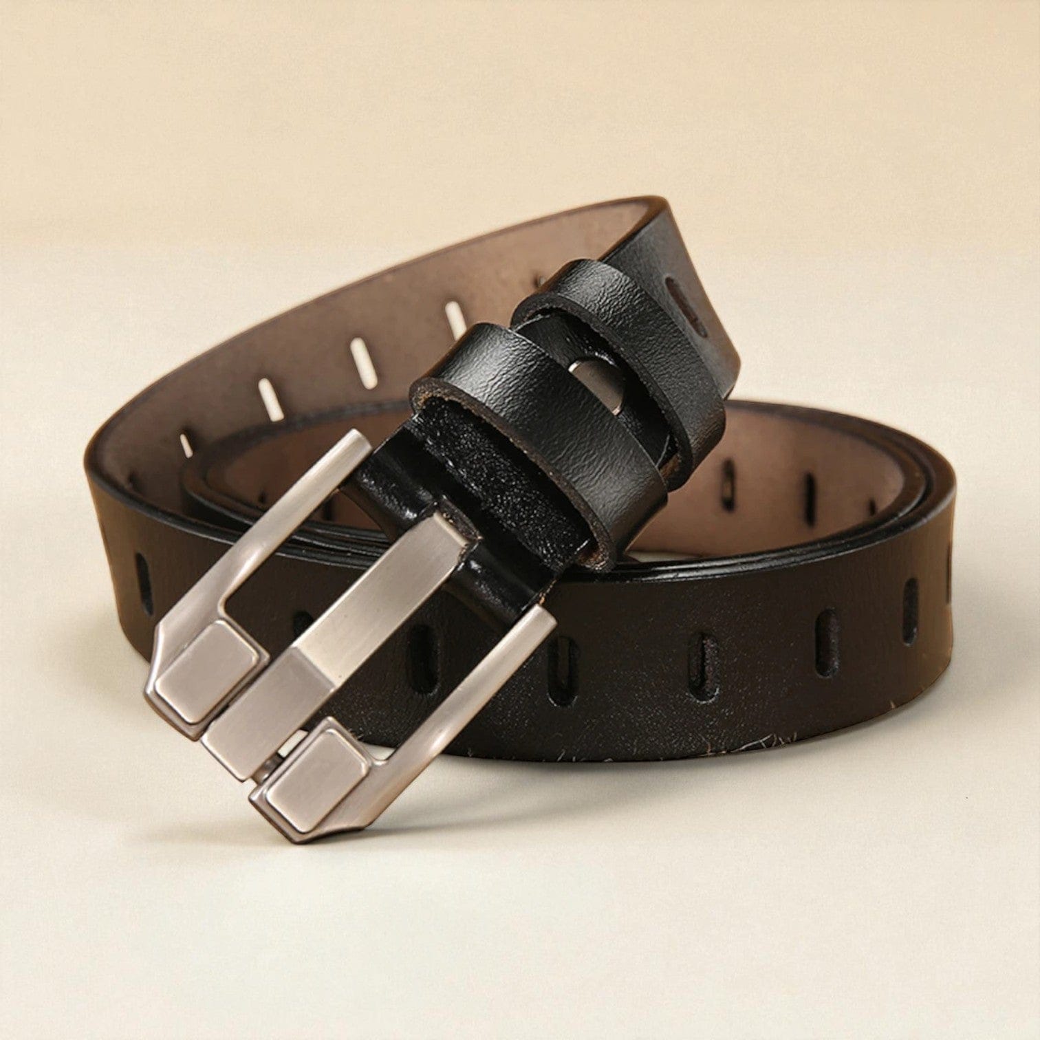 Ceinture pour femme en cuir avec perforations oblongues et boucle rectangulaire