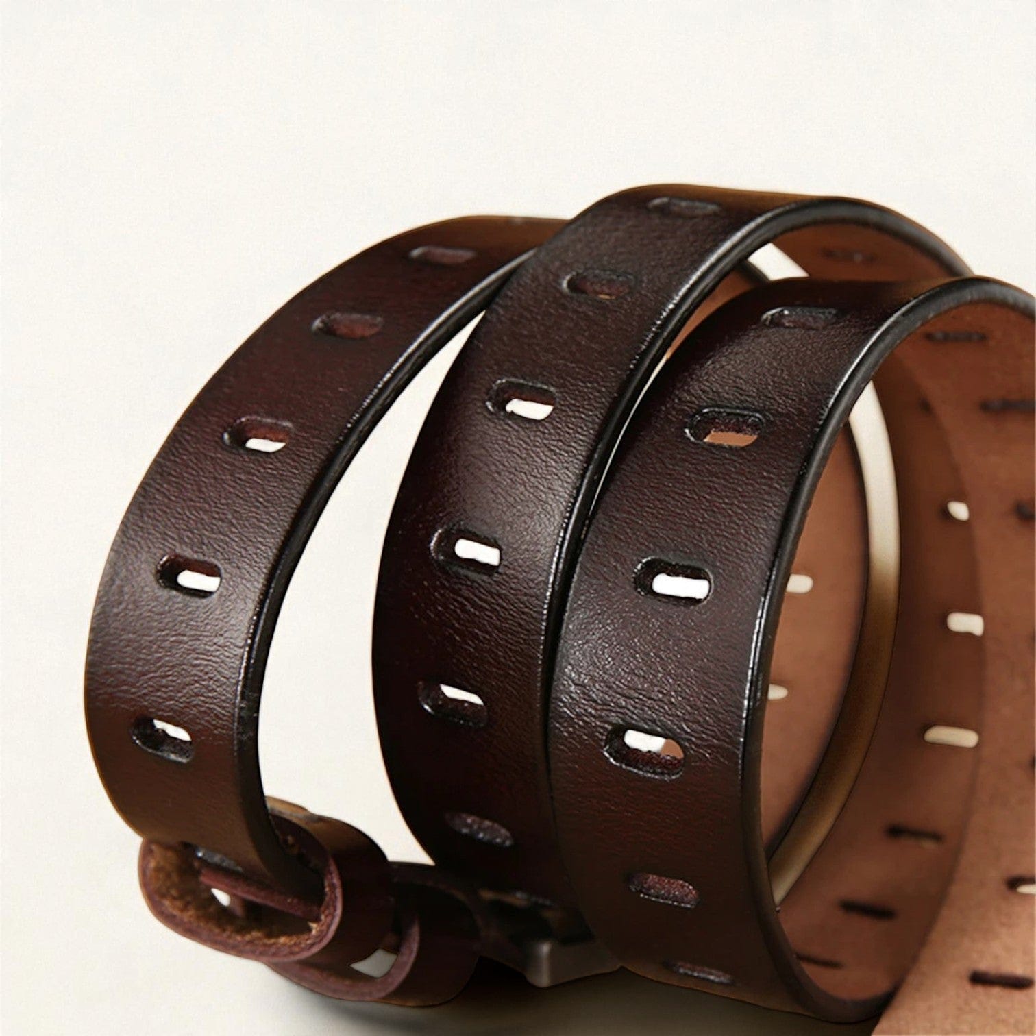 Ceinture pour femme en cuir avec perforations oblongues et boucle rectangulaire