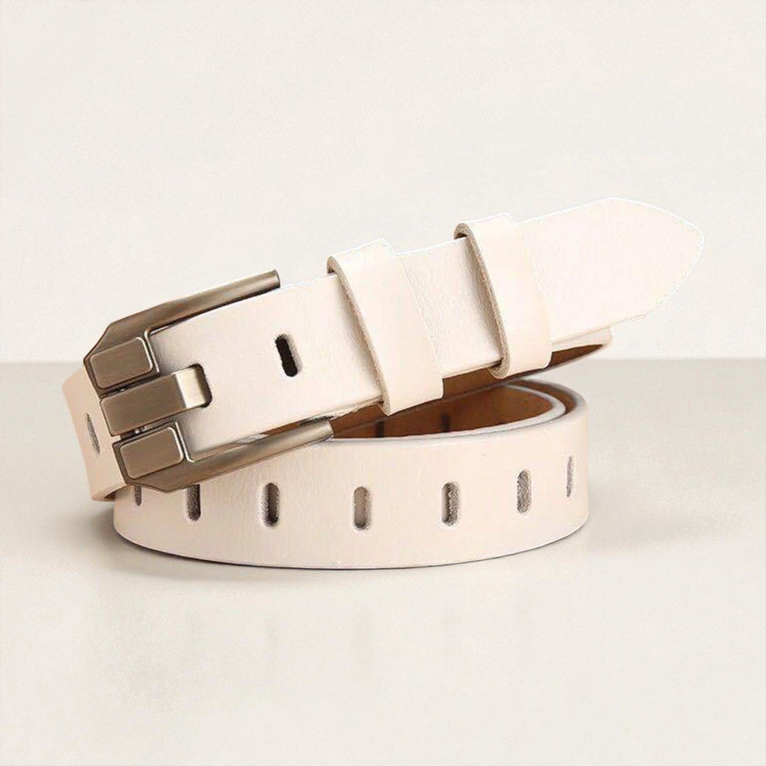 Ceinture pour femme en cuir avec perforations oblongues et boucle rectangulaire