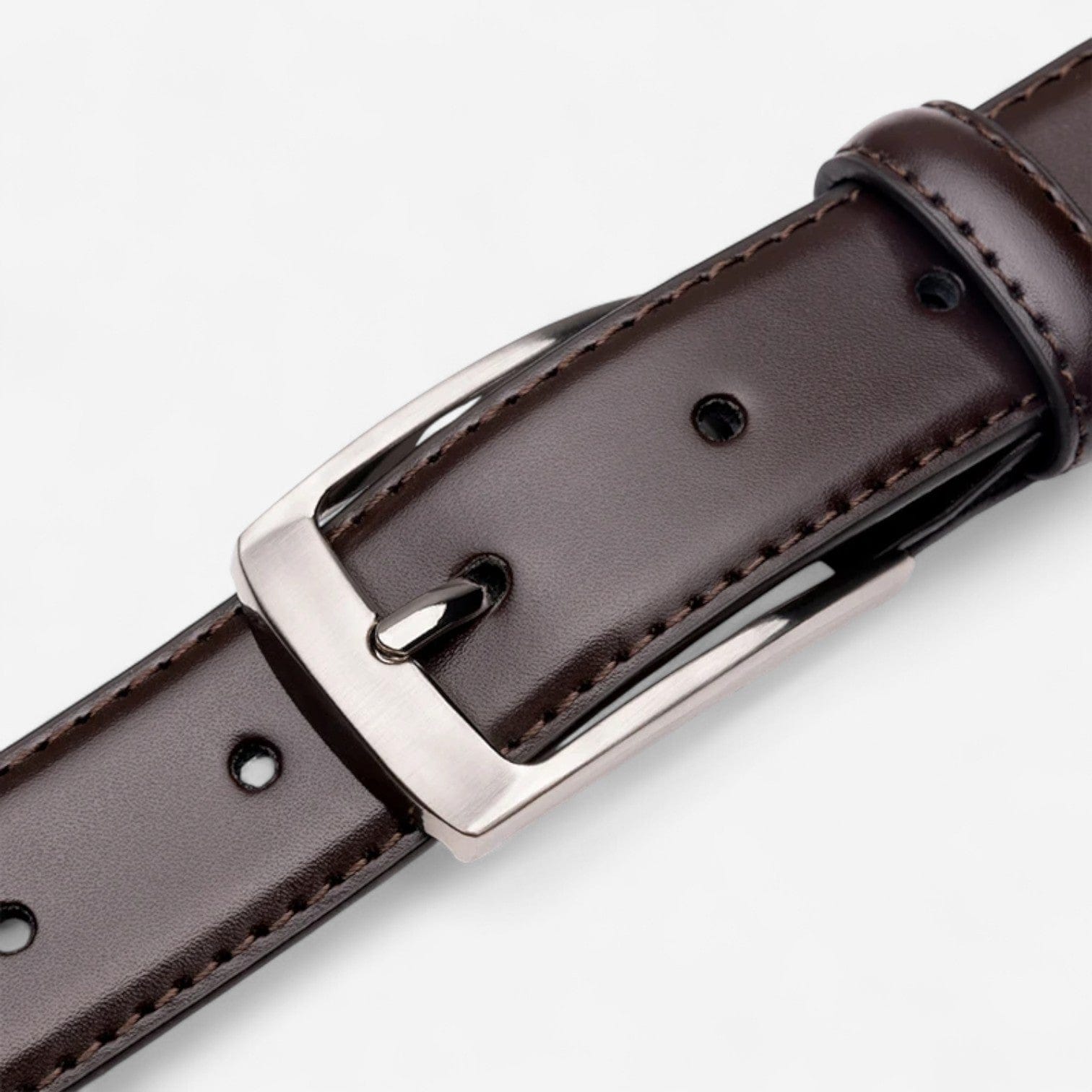 Ceinture pour homme en cuir avec finition lisse et boucle argentée