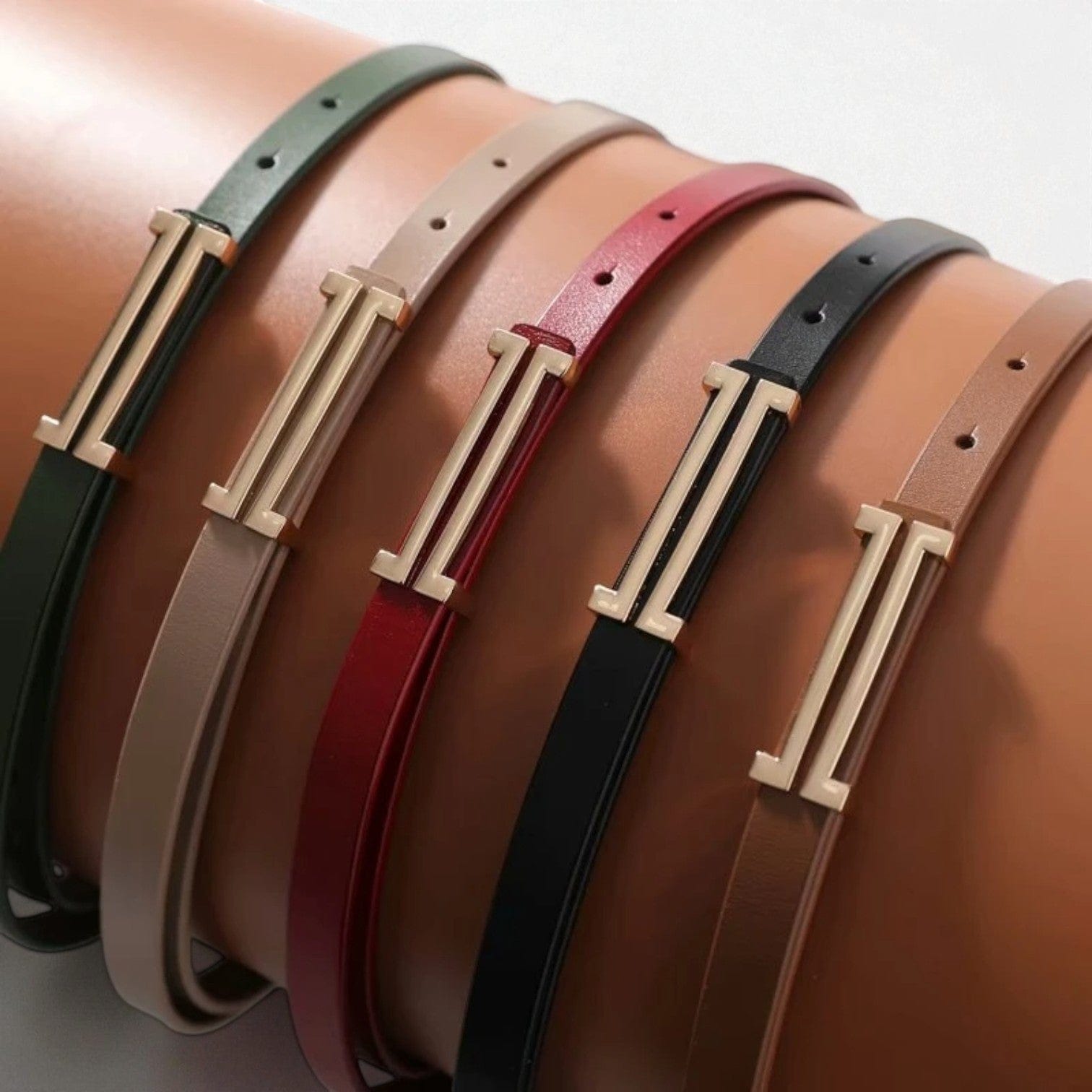 Ceinture fine femme en cuir véritable chic et élégante