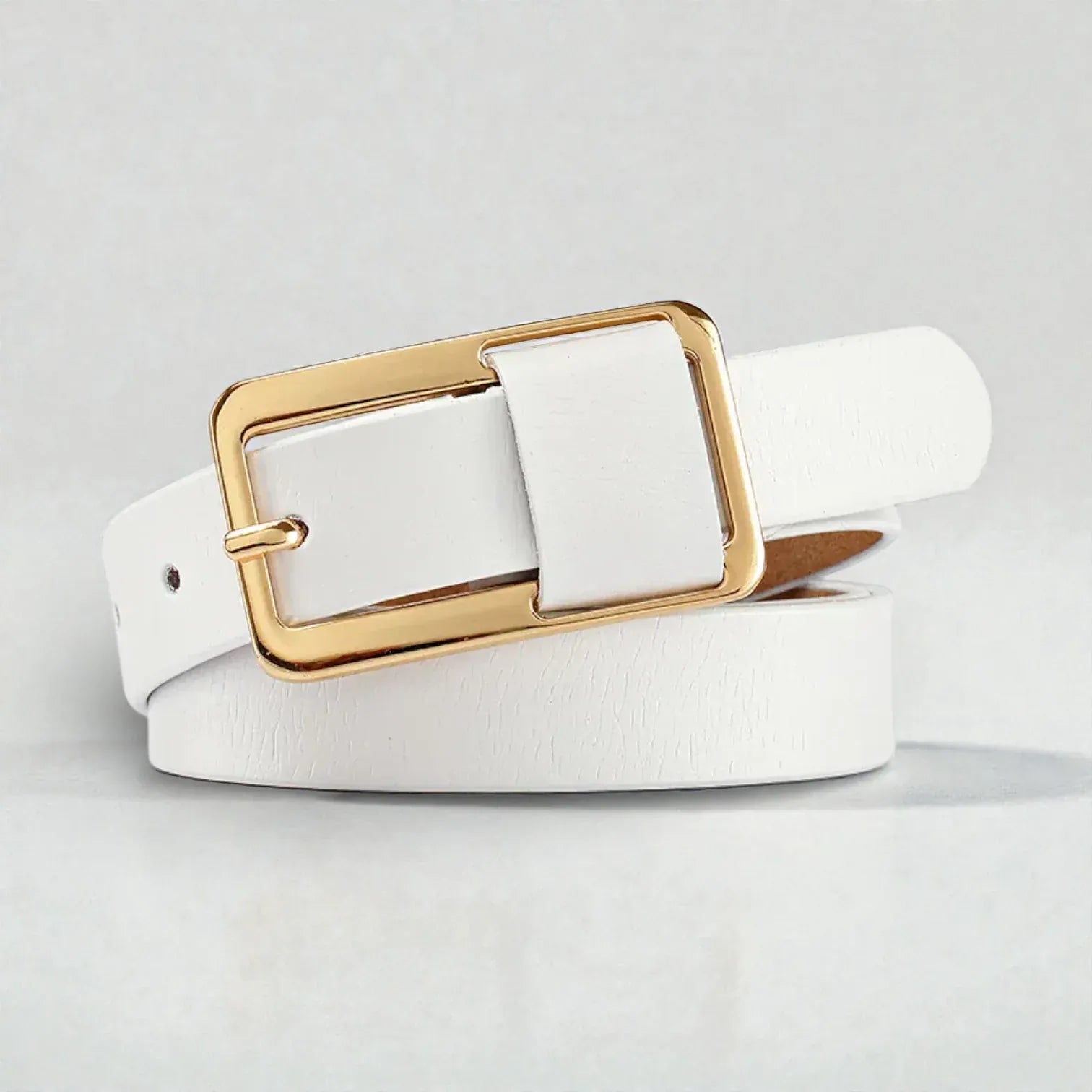 Ceinture fine femme en cuir avec boucle chic