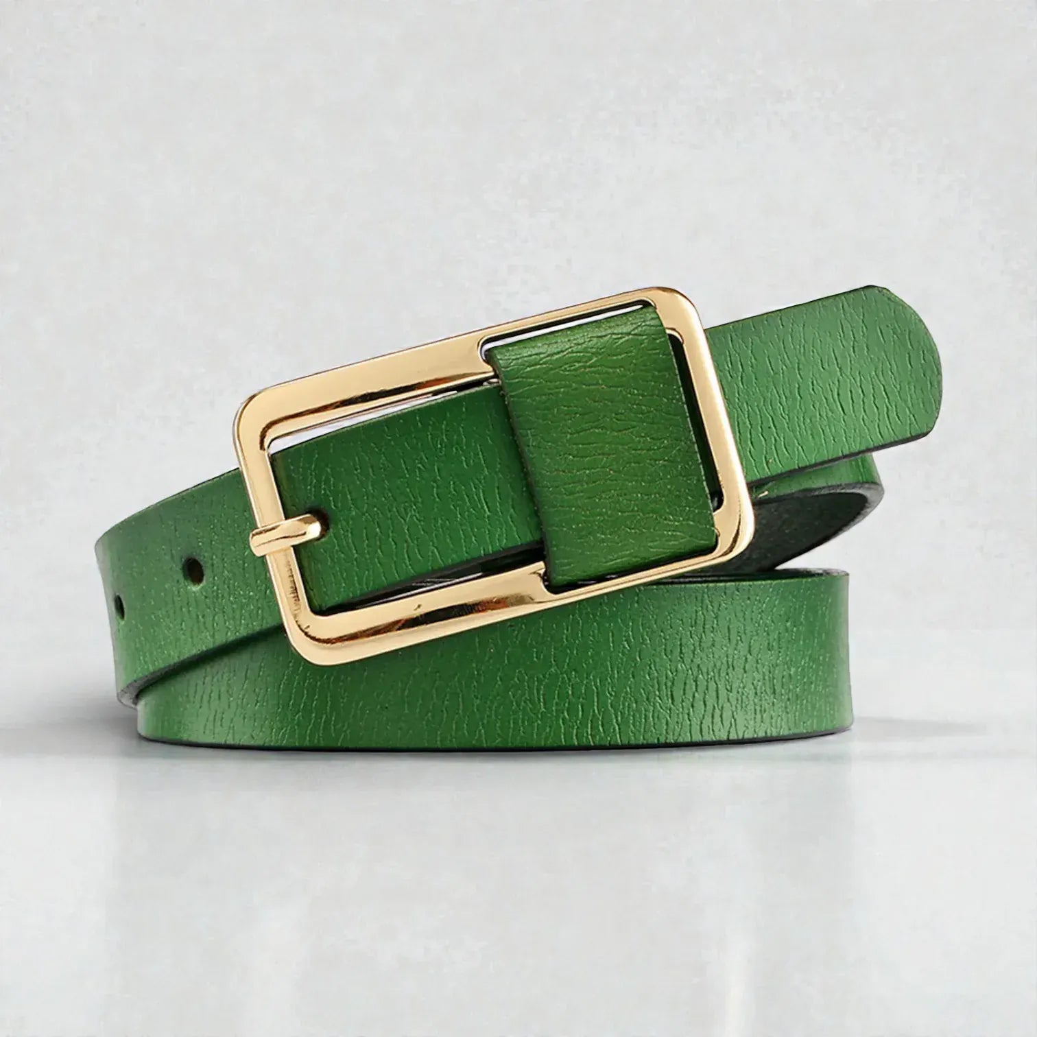 Ceinture fine femme en cuir avec boucle chic