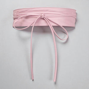 Ceinture large femme avec finition satinée à nouer