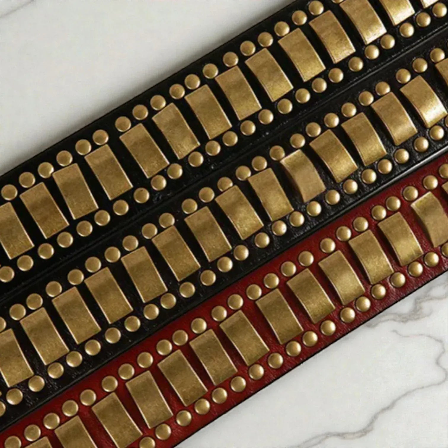 Ceinture luxe homme avec éléments décoratifs dorés