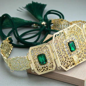 Ceinture pour femme en métal ajouré avec plaque géométrique