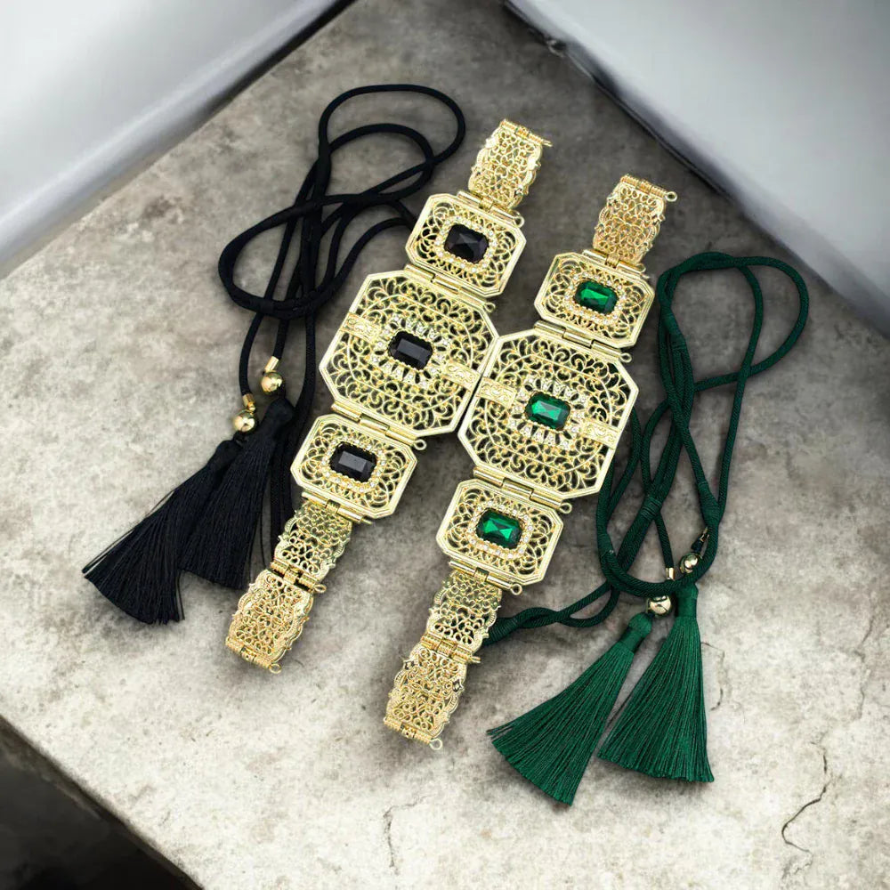 Ceinture pour femme en métal ajouré avec plaque géométrique