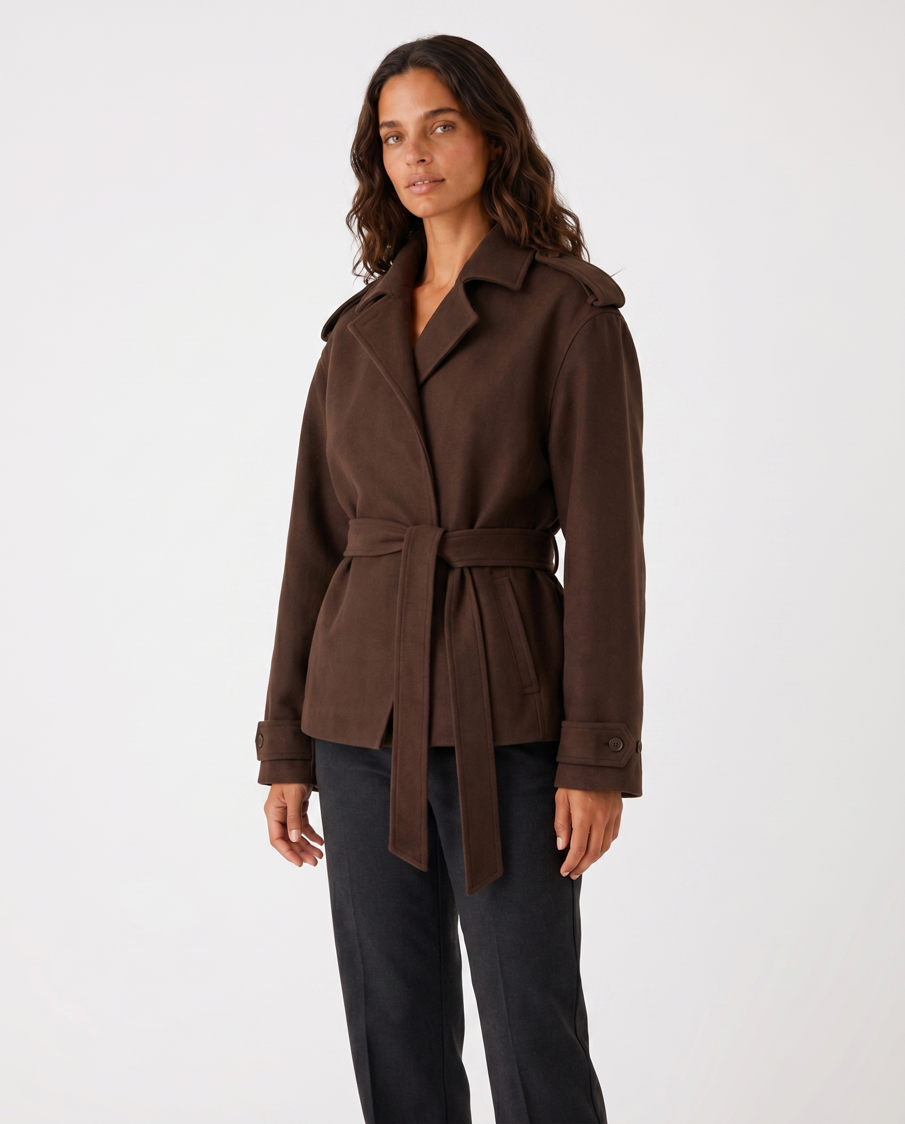 Veste femme cintrée à col à revers - portée