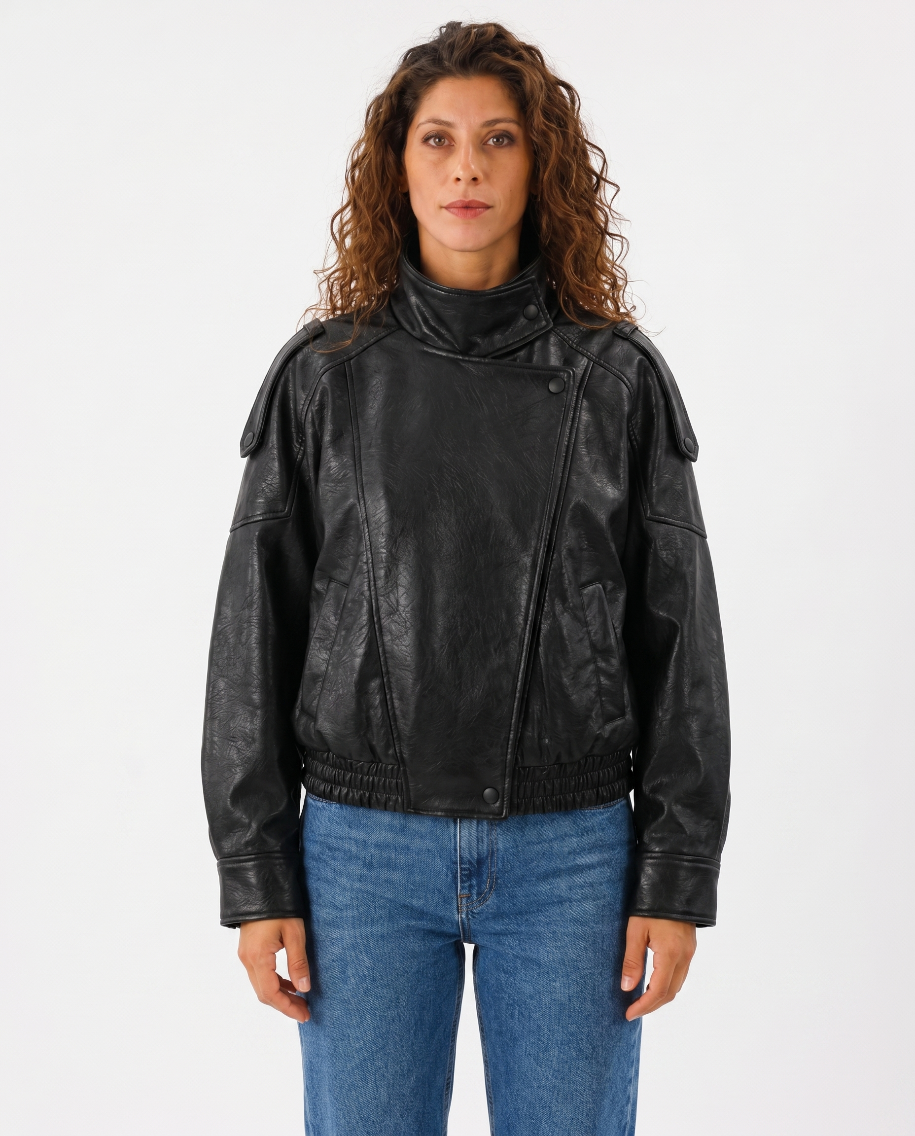 Veste femme oversize en simili cuir à boutons - portée