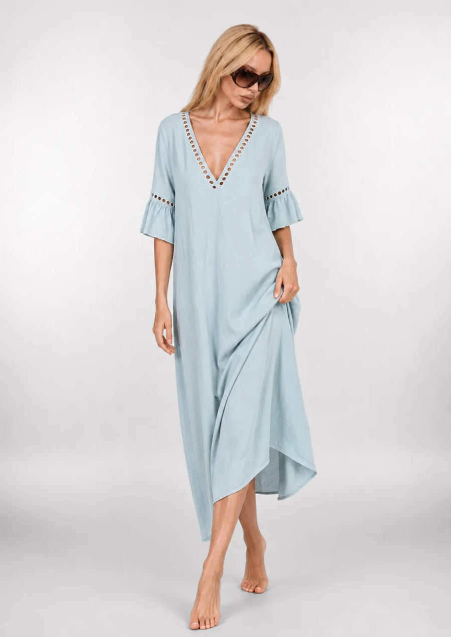 Robe décolleté V en dentelle à volants