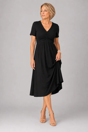 Robe col en V froncée manches courtes évasée
