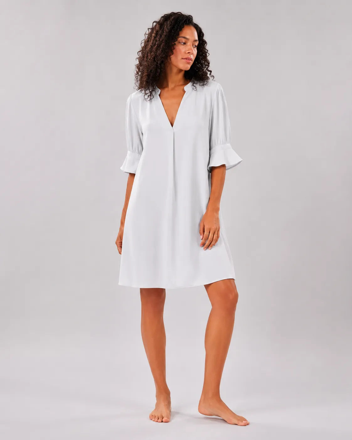 Robe unie col V à manches mi-longues froncées