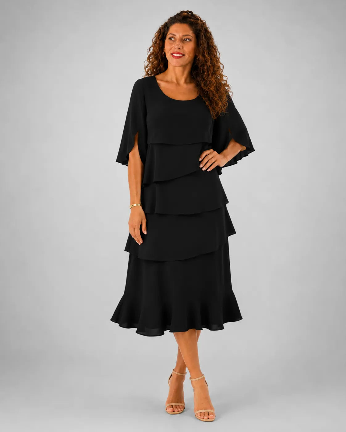 Robe élégante col rond à volants