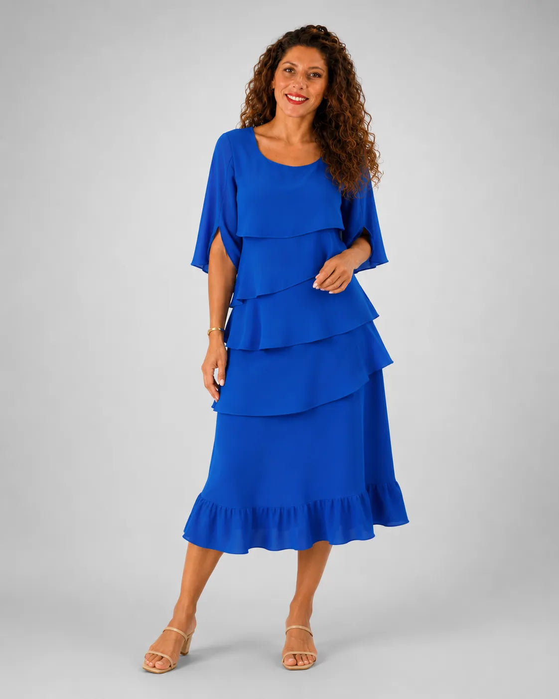 Robe élégante col rond à volants